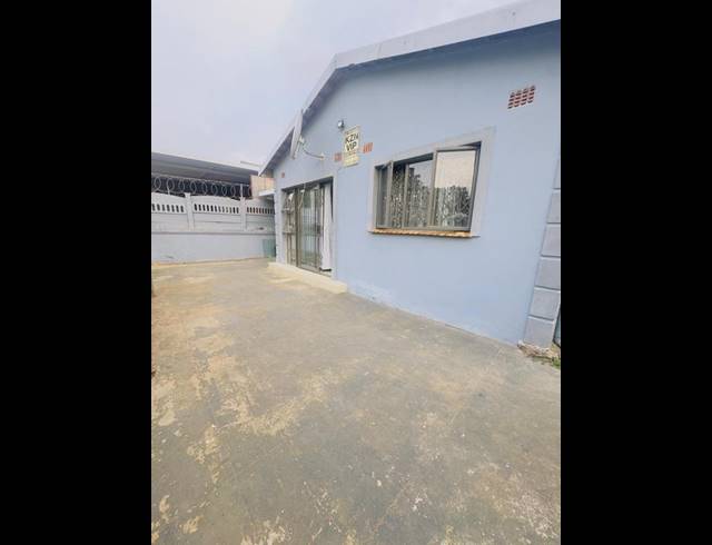 4 BEDROOM HOUSE FOR SALE IN NEWLANDS WEST